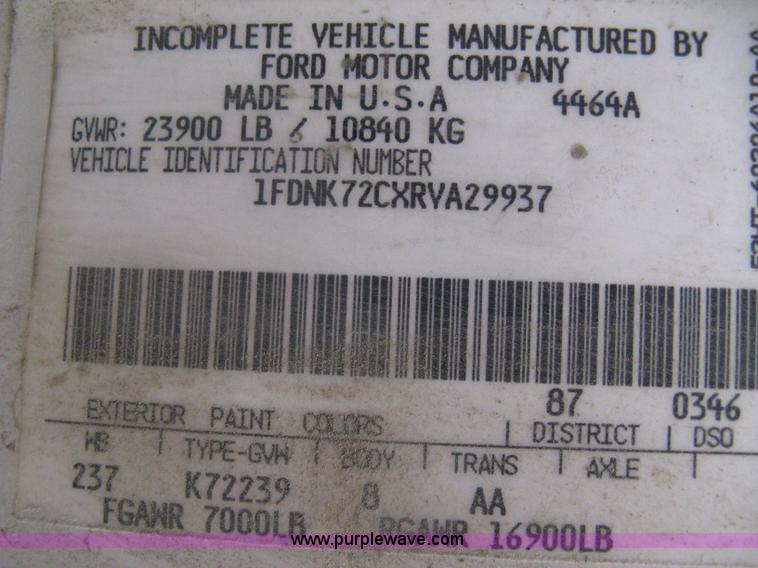 image for item A6096 1994 Ford F700 flatbed truck