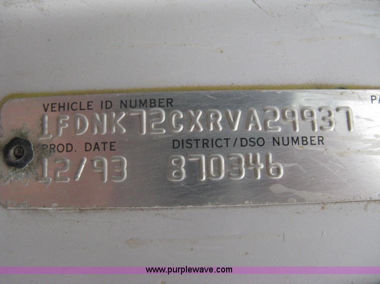 image for item A6096 1994 Ford F700 flatbed truck