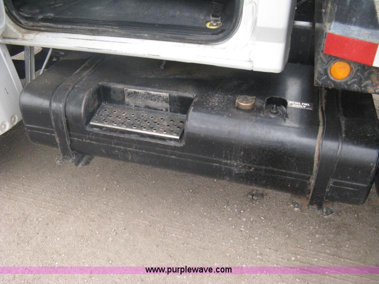 image for item A6096 1994 Ford F700 flatbed truck