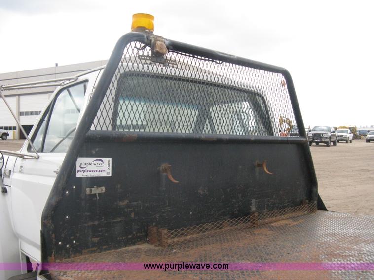 image for item A6096 1994 Ford F700 flatbed truck