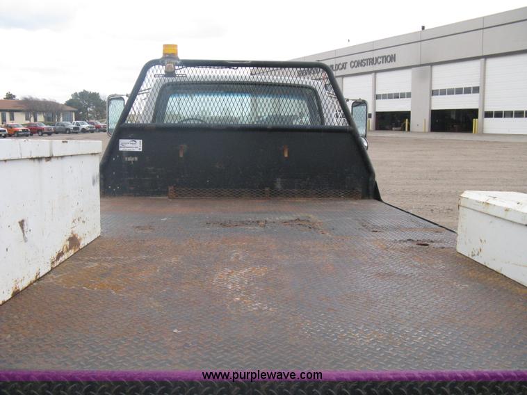 image for item A6096 1994 Ford F700 flatbed truck