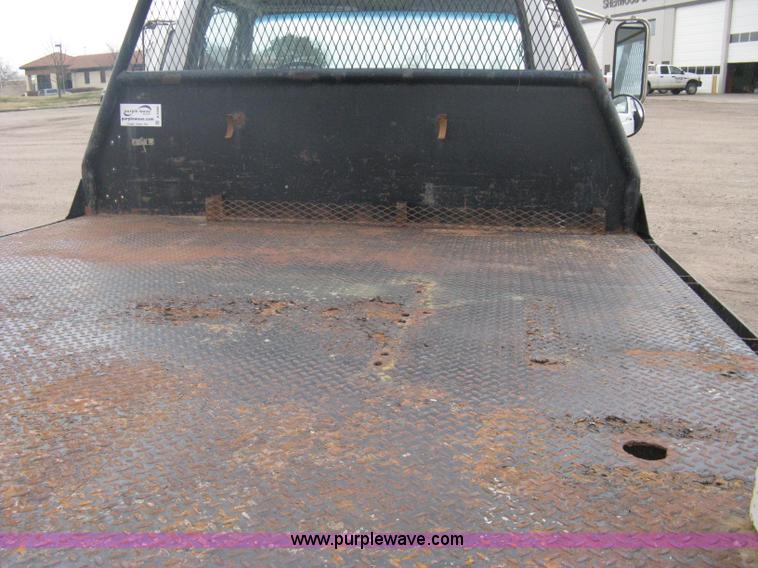 image for item A6096 1994 Ford F700 flatbed truck