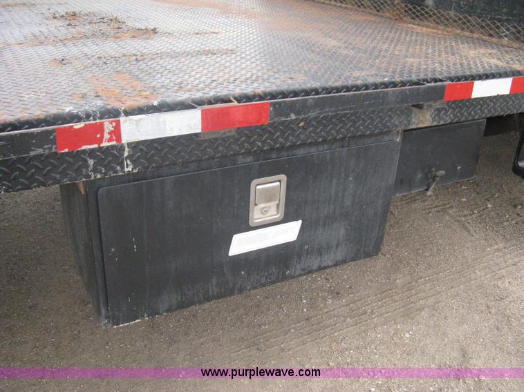 image for item A6096 1994 Ford F700 flatbed truck