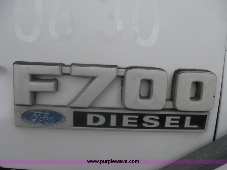 image for item A6096 1994 Ford F700 flatbed truck