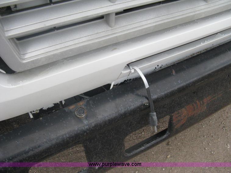 image for item A6096 1994 Ford F700 flatbed truck