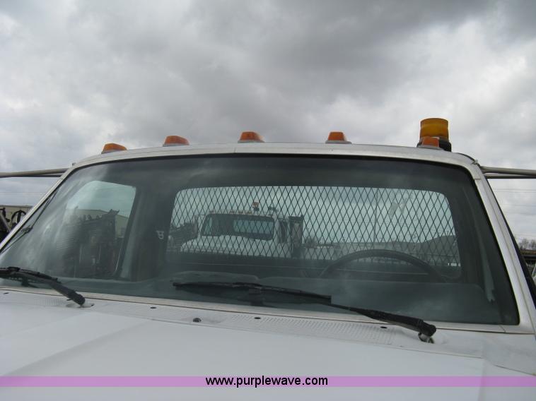 image for item A6096 1994 Ford F700 flatbed truck