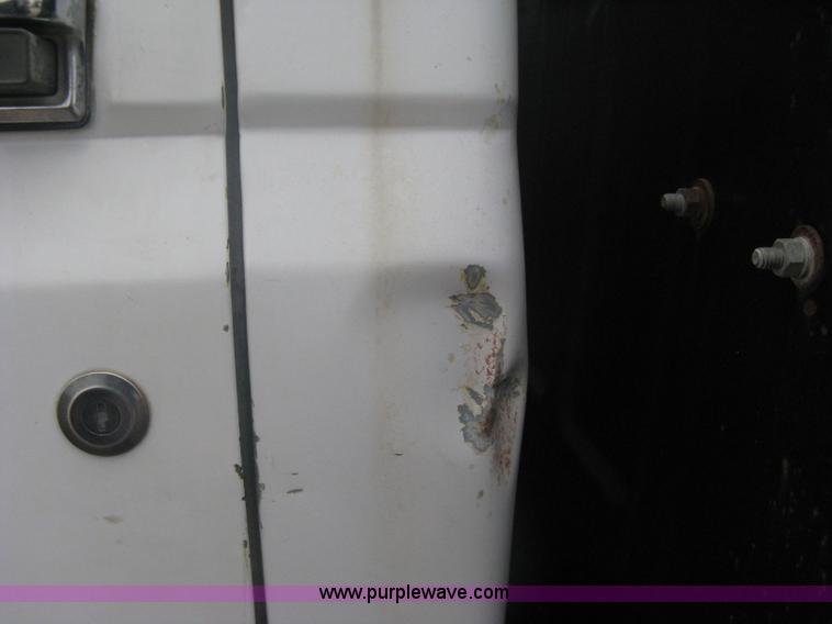 image for item A6096 1994 Ford F700 flatbed truck