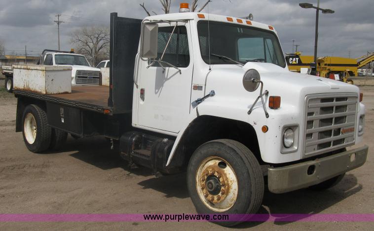 image for item A6097 1988 International 1954 flatbed truck