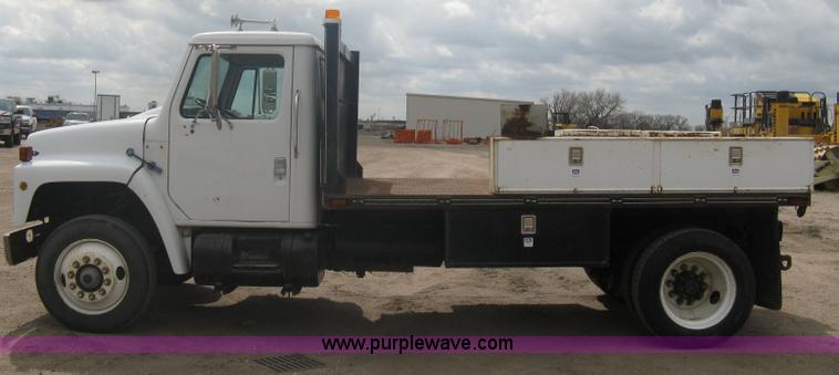 image for item A6097 1988 International 1954 flatbed truck