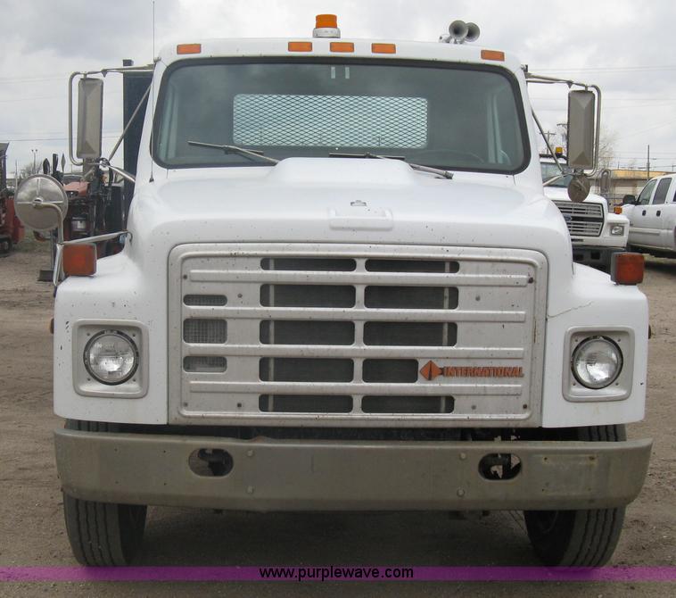 image for item A6097 1988 International 1954 flatbed truck