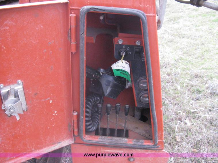 image for item A6099 2000 Ditch Witch JT2720 directional drill