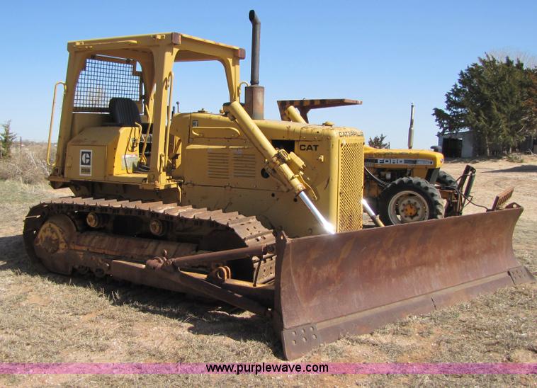 image for item B2238 1980 Caterpillar D5B dozer