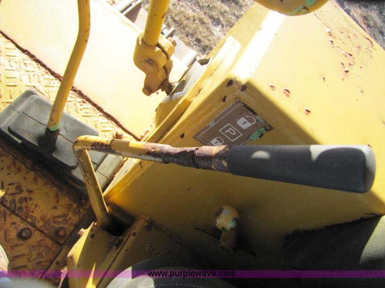 image for item B2238 1980 Caterpillar D5B dozer