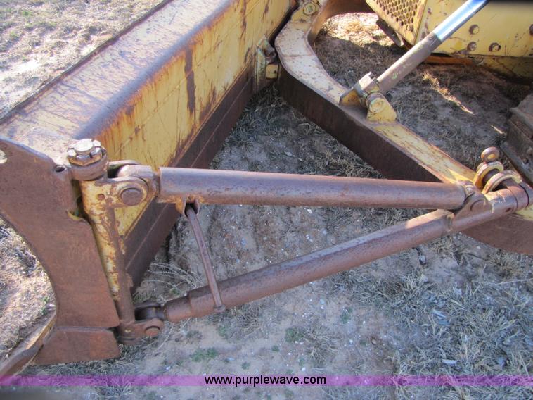 image for item B2238 1980 Caterpillar D5B dozer