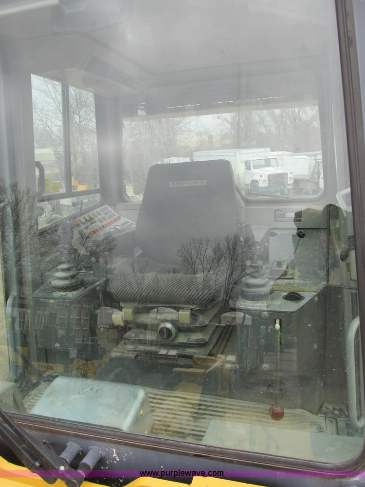 image for item B2619 2000 John Deere 655C track loader