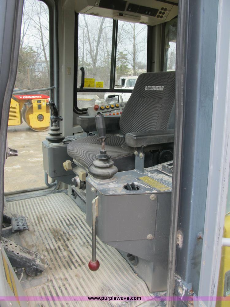 image for item B2619 2000 John Deere 655C track loader