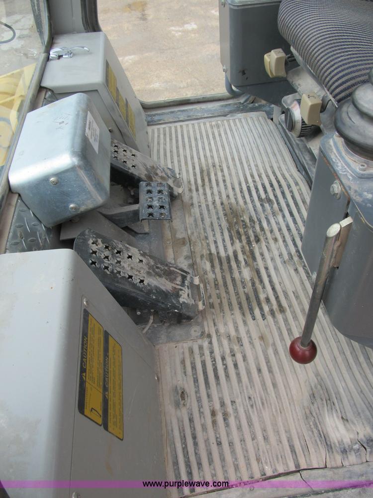 image for item B2619 2000 John Deere 655C track loader