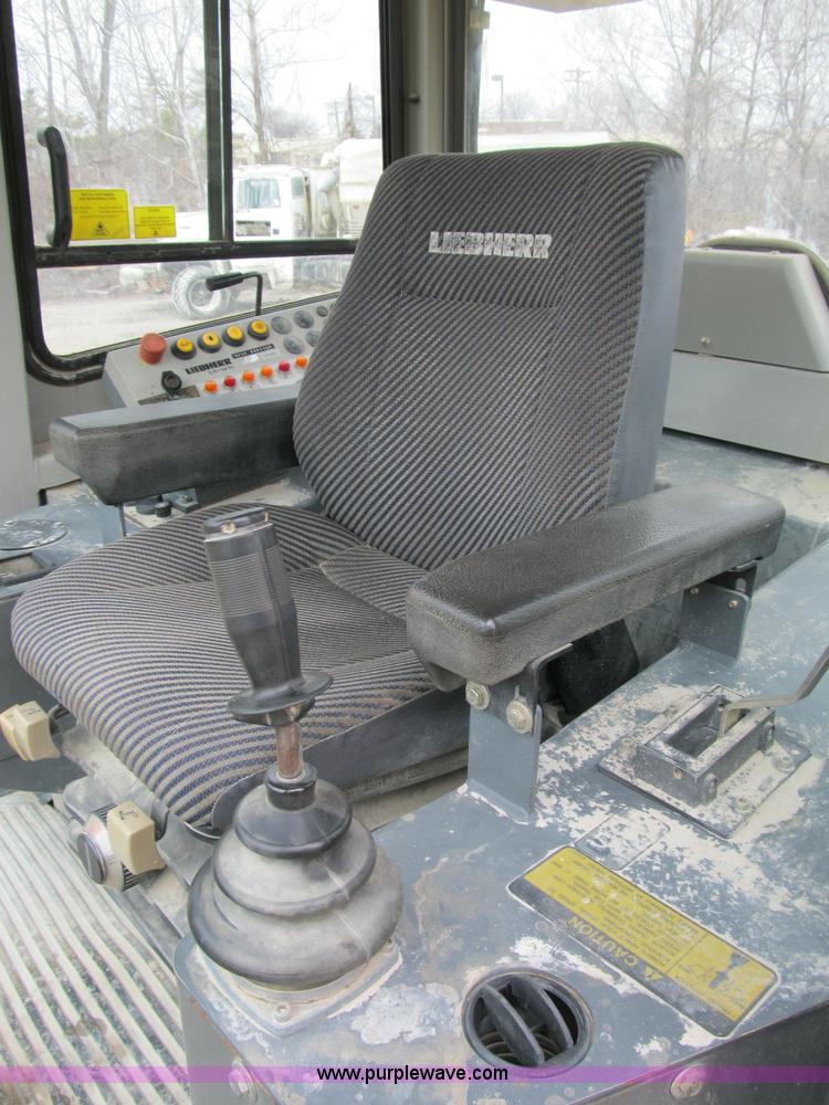 image for item B2619 2000 John Deere 655C track loader