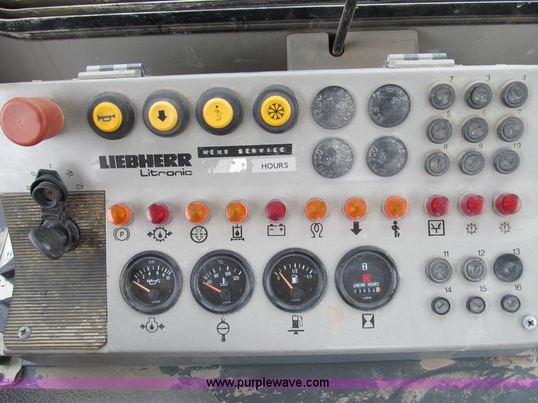 image for item B2619 2000 John Deere 655C track loader