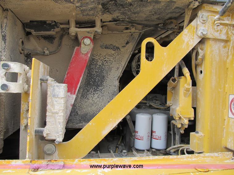 image for item B2619 2000 John Deere 655C track loader