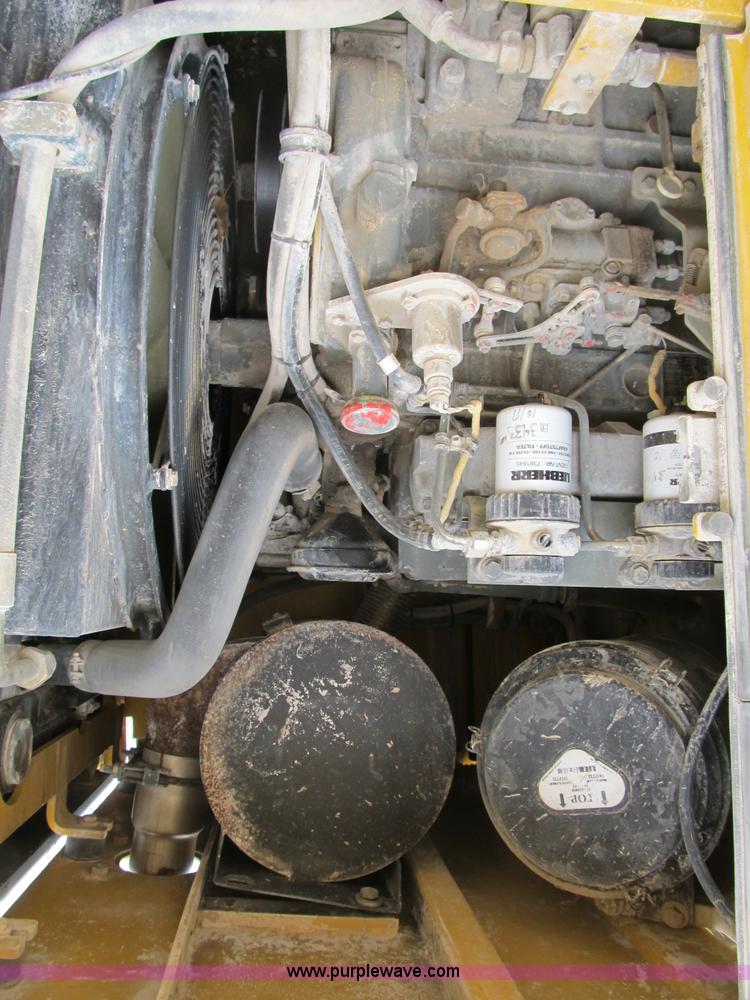 image for item B2619 2000 John Deere 655C track loader