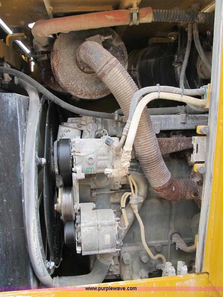 image for item B2619 2000 John Deere 655C track loader