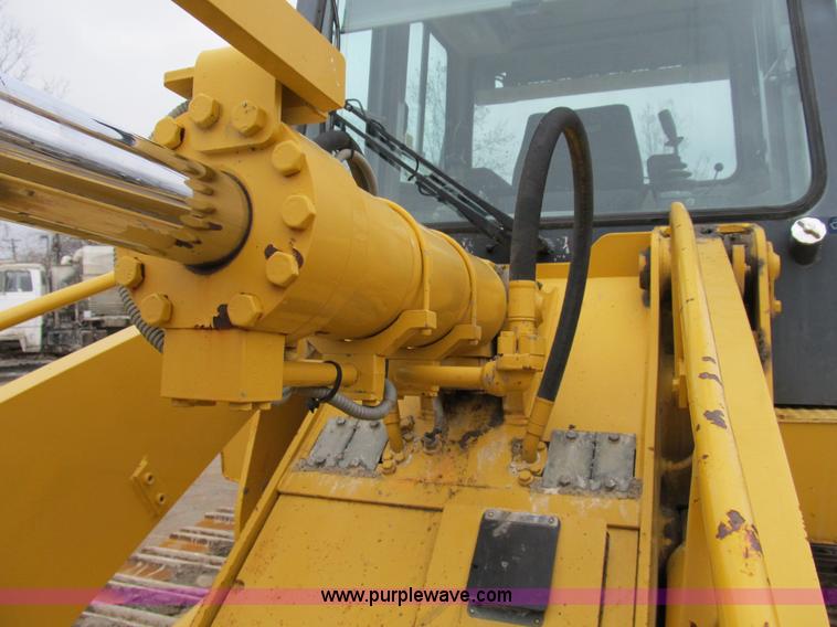 image for item B2619 2000 John Deere 655C track loader