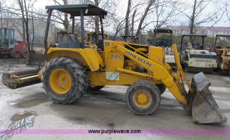image for item B2622 1989 John Deere 210C landscape loader