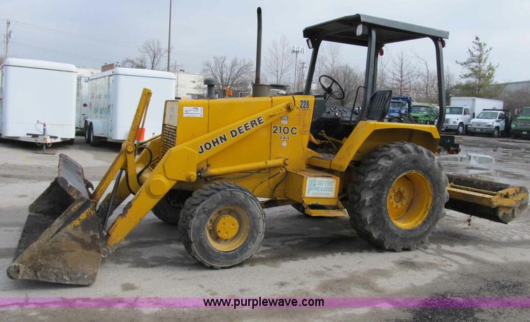 image for item B2622 1989 John Deere 210C landscape loader