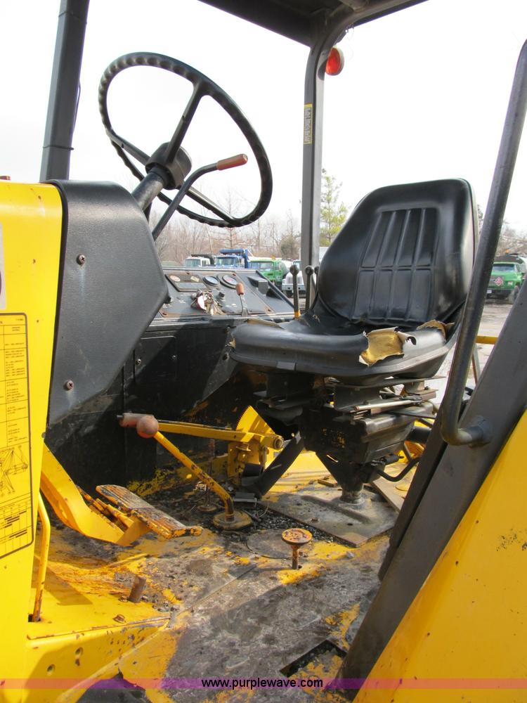 image for item B2622 1989 John Deere 210C landscape loader