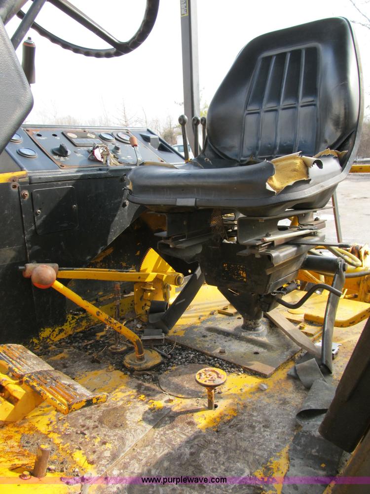 image for item B2622 1989 John Deere 210C landscape loader