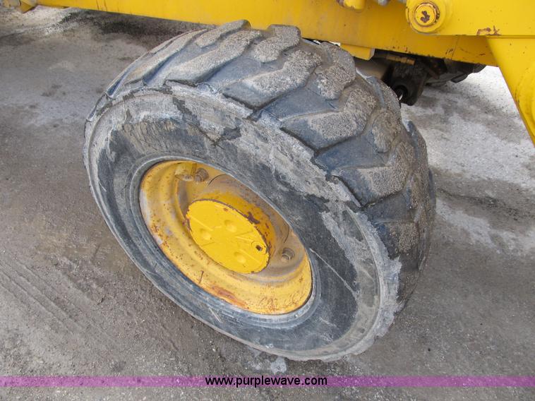 image for item B2622 1989 John Deere 210C landscape loader