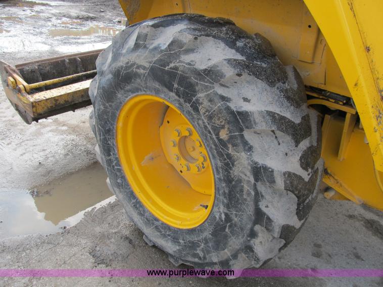 image for item B2622 1989 John Deere 210C landscape loader