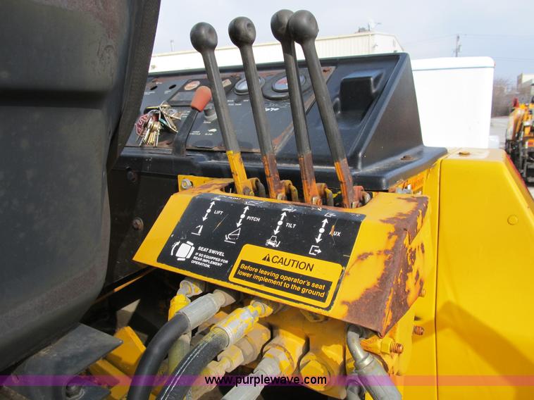 image for item B2622 1989 John Deere 210C landscape loader