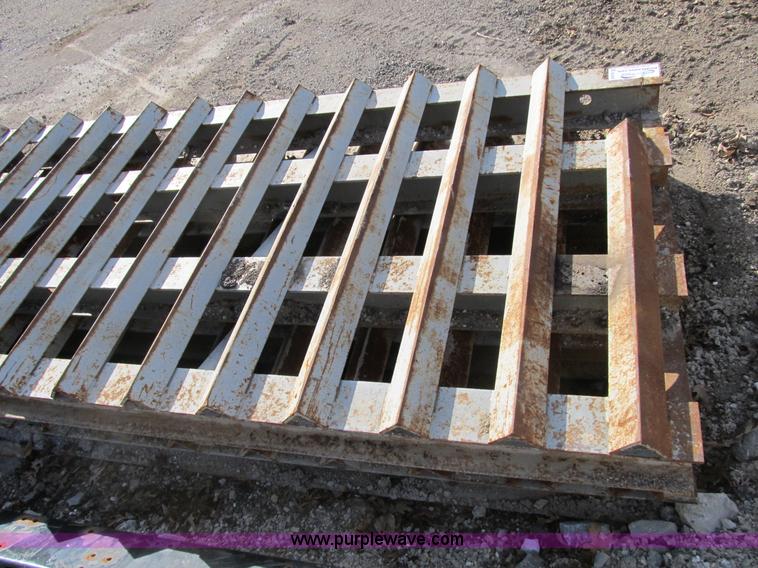 image for item B2628 (2) rumble grates