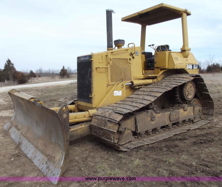 image for item B6285 1990 Caterpillar D4H dozer