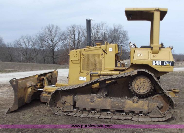 image for item B6285 1990 Caterpillar D4H dozer