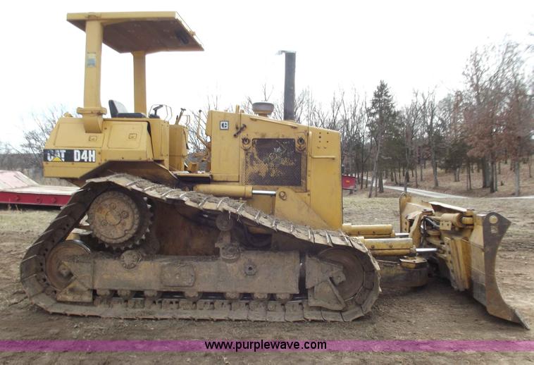 image for item B6285 1990 Caterpillar D4H dozer