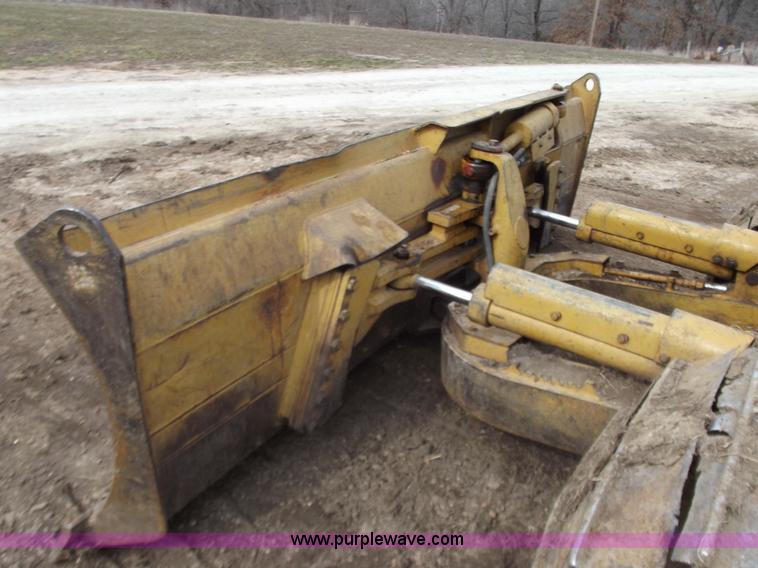 image for item B6285 1990 Caterpillar D4H dozer