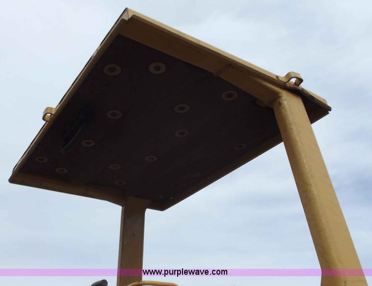 image for item B6285 1990 Caterpillar D4H dozer