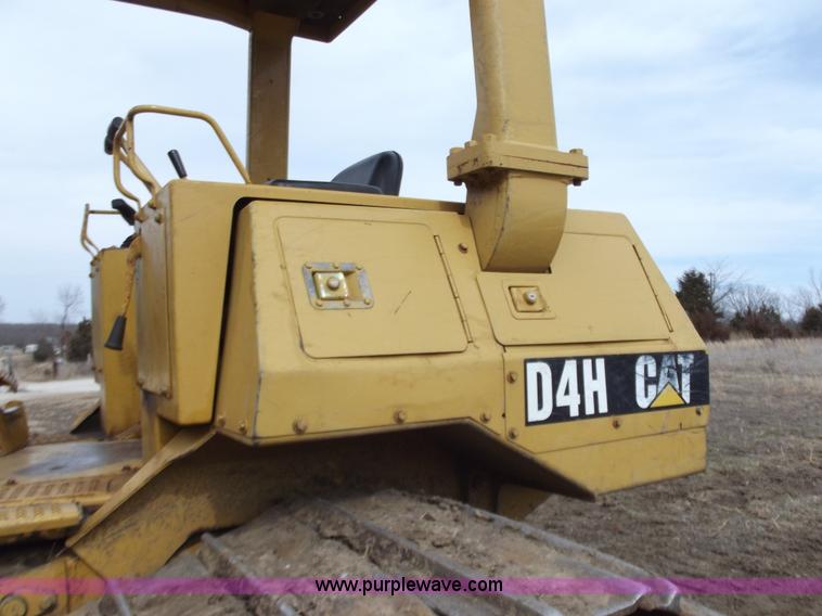 image for item B6285 1990 Caterpillar D4H dozer