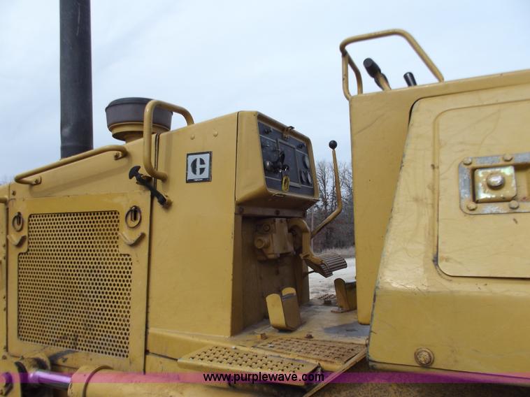 image for item B6285 1990 Caterpillar D4H dozer