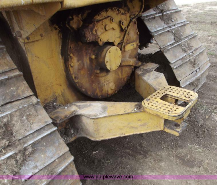 image for item B6285 1990 Caterpillar D4H dozer