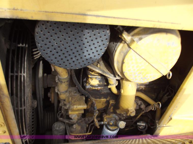 image for item B6285 1990 Caterpillar D4H dozer