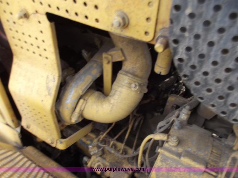 image for item B6285 1990 Caterpillar D4H dozer