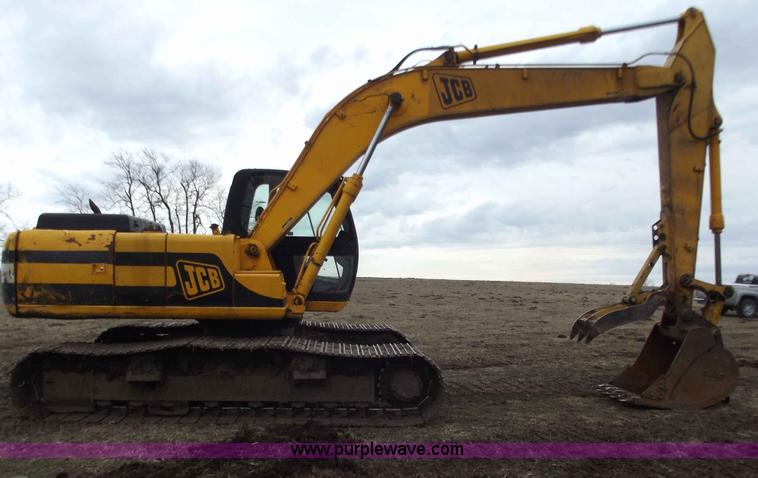 image for item B6286 2002 JCB JS220 excavator