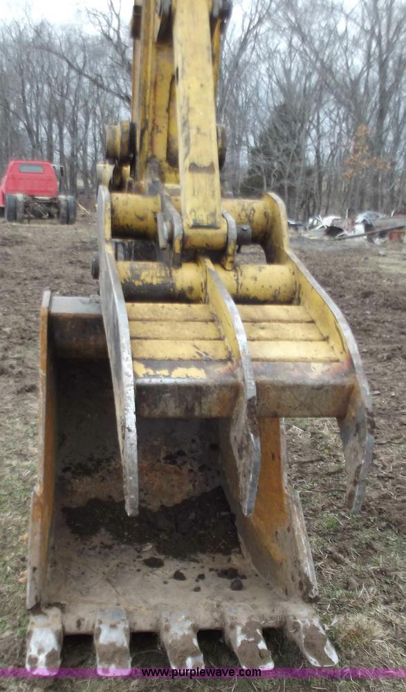 image for item B6286 2002 JCB JS220 excavator