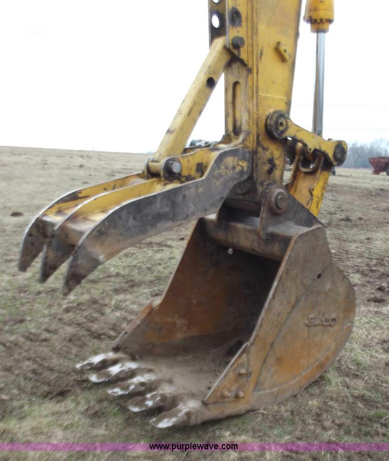 image for item B6286 2002 JCB JS220 excavator