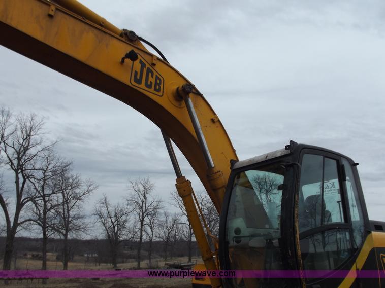 image for item B6286 2002 JCB JS220 excavator