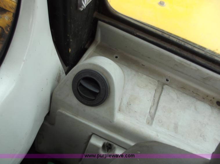 image for item B6286 2002 JCB JS220 excavator